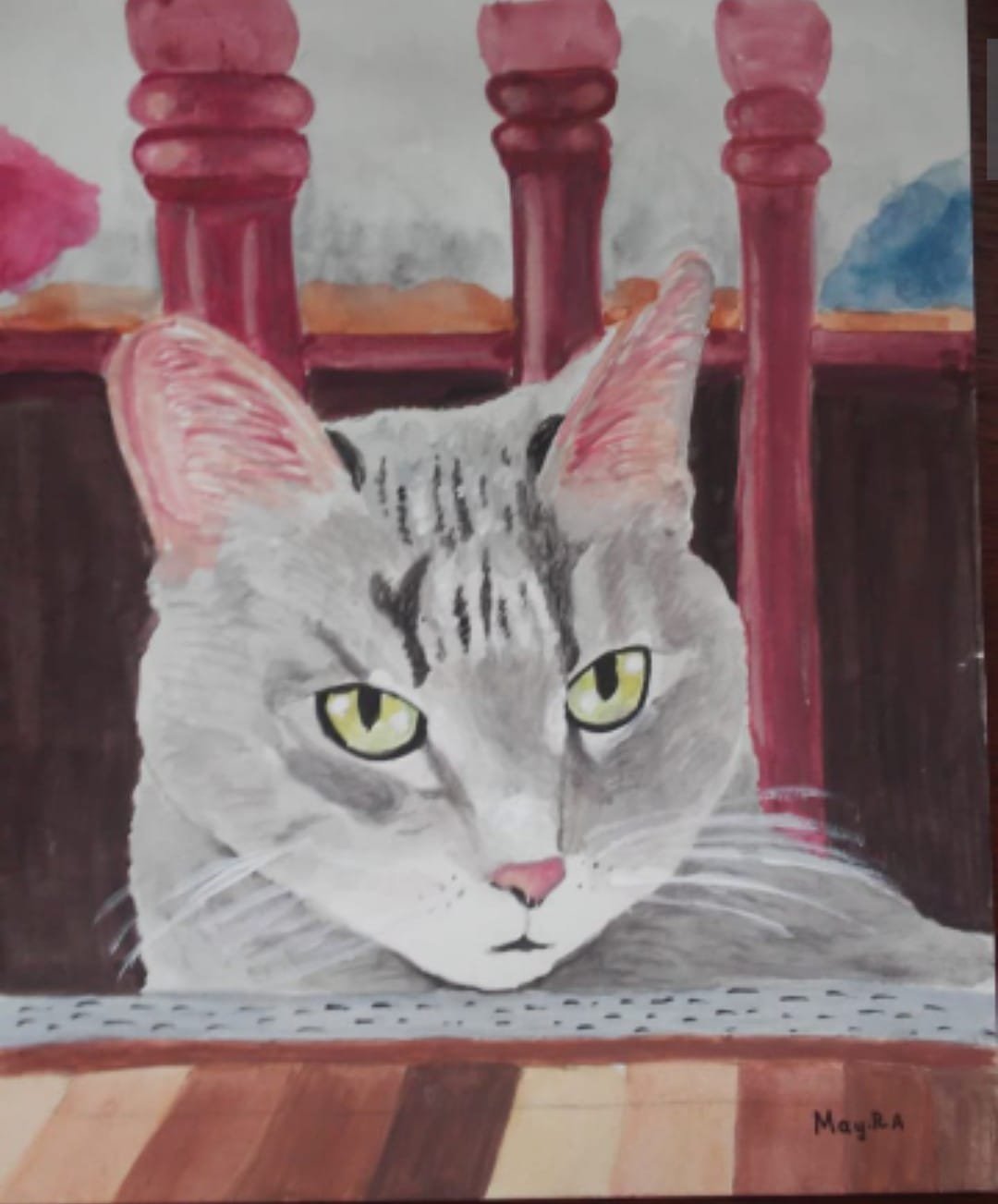 Retrato en acuarela de un gato gris de ojos amarillos